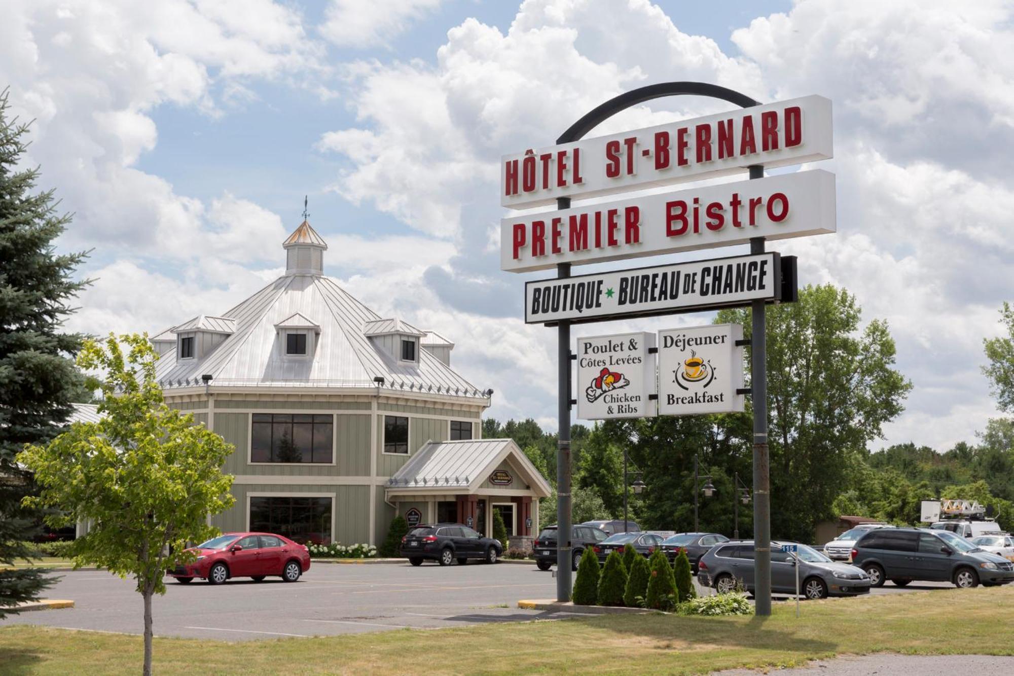 Hotel St-Bernard Saint-Bernard-de-Lacolle Exteriér fotografie