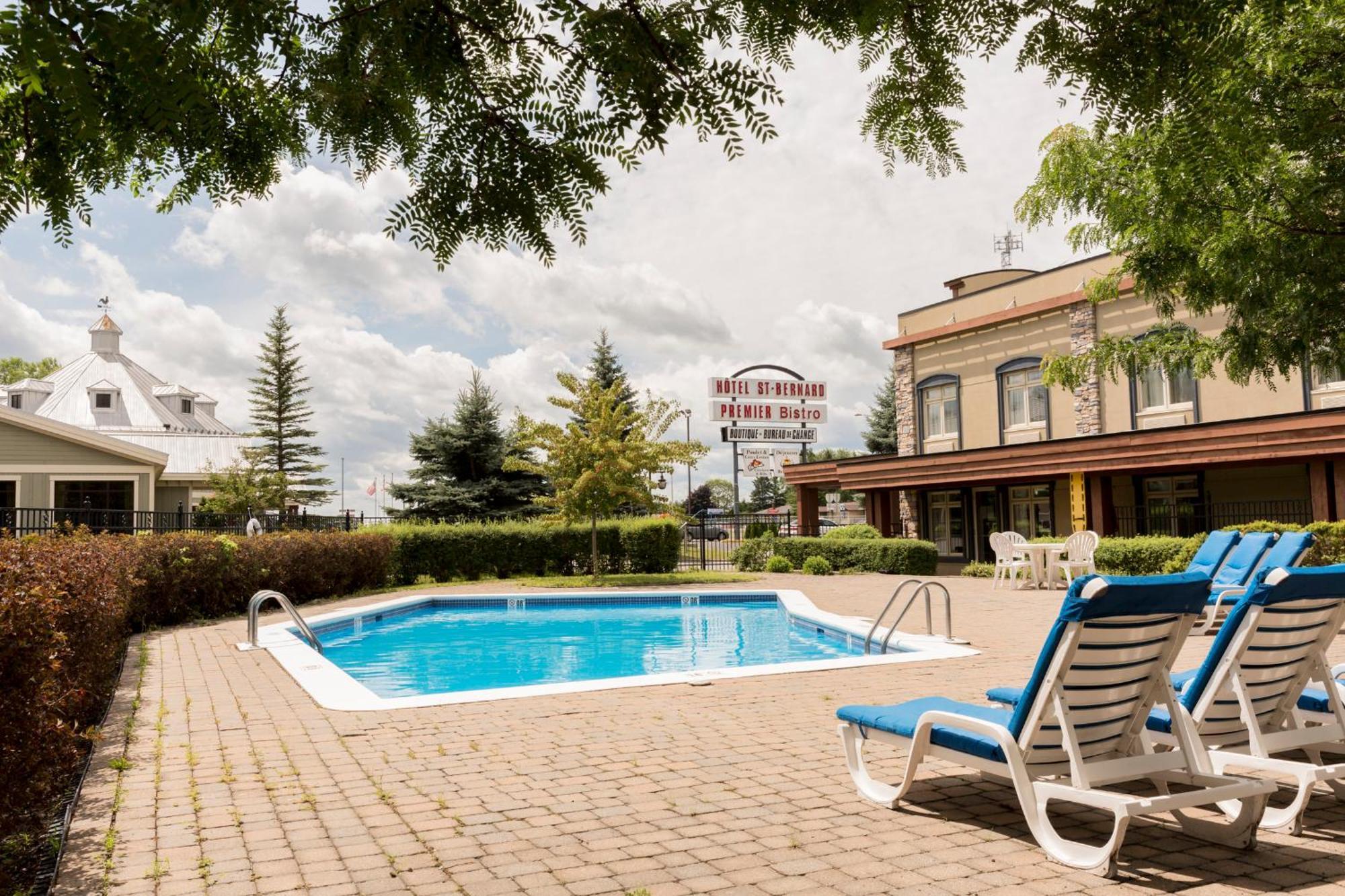 Hotel St-Bernard Saint-Bernard-de-Lacolle Exteriér fotografie