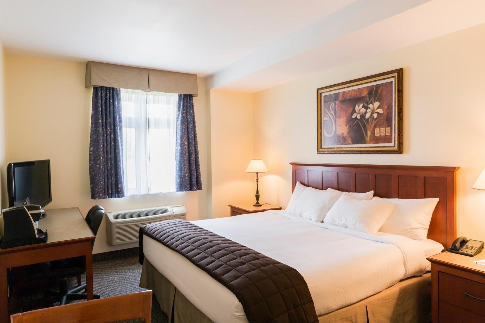 Hotel St-Bernard Saint-Bernard-de-Lacolle Exteriér fotografie